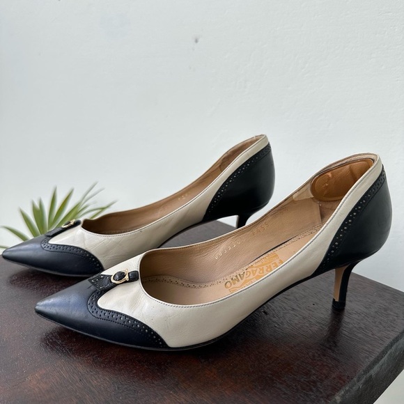 Salvatore Ferragamo - Two toned brogue pumps - Picture 4 of 6